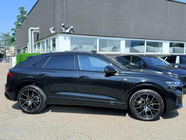 AUDI Q8 50 TDI 286 CV quattro S line edition Black Pack