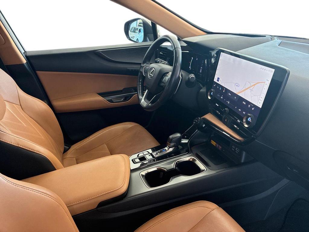 Lexus NX 2.5 plug-in Luxury 4wd e-cvt