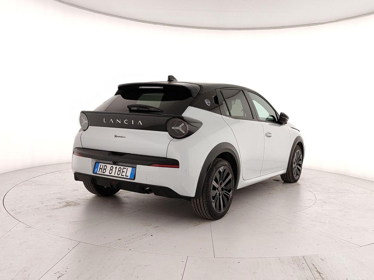 Lancia Ypsilon Hybrid e-DCT HF Line