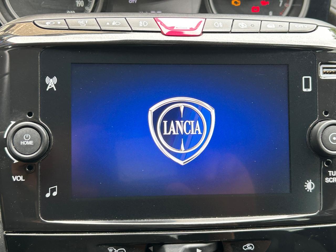 Lancia Ypsilon 1.0 FireFly 5 porte S&S Hybrid Ecochic Gold