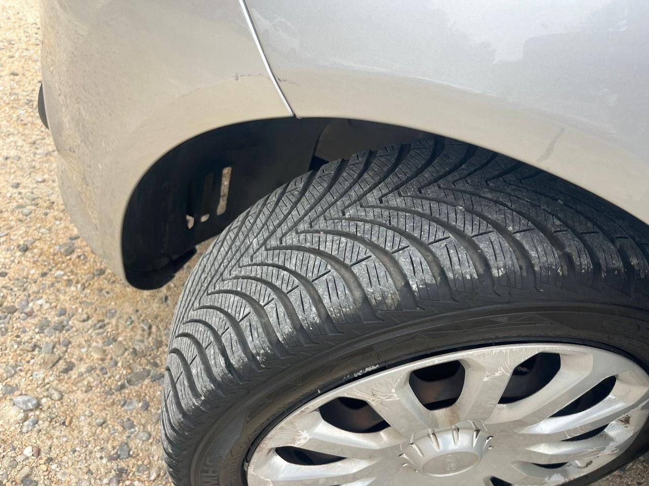 Ford Fiesta 1.2 Benzina - Neopatentati