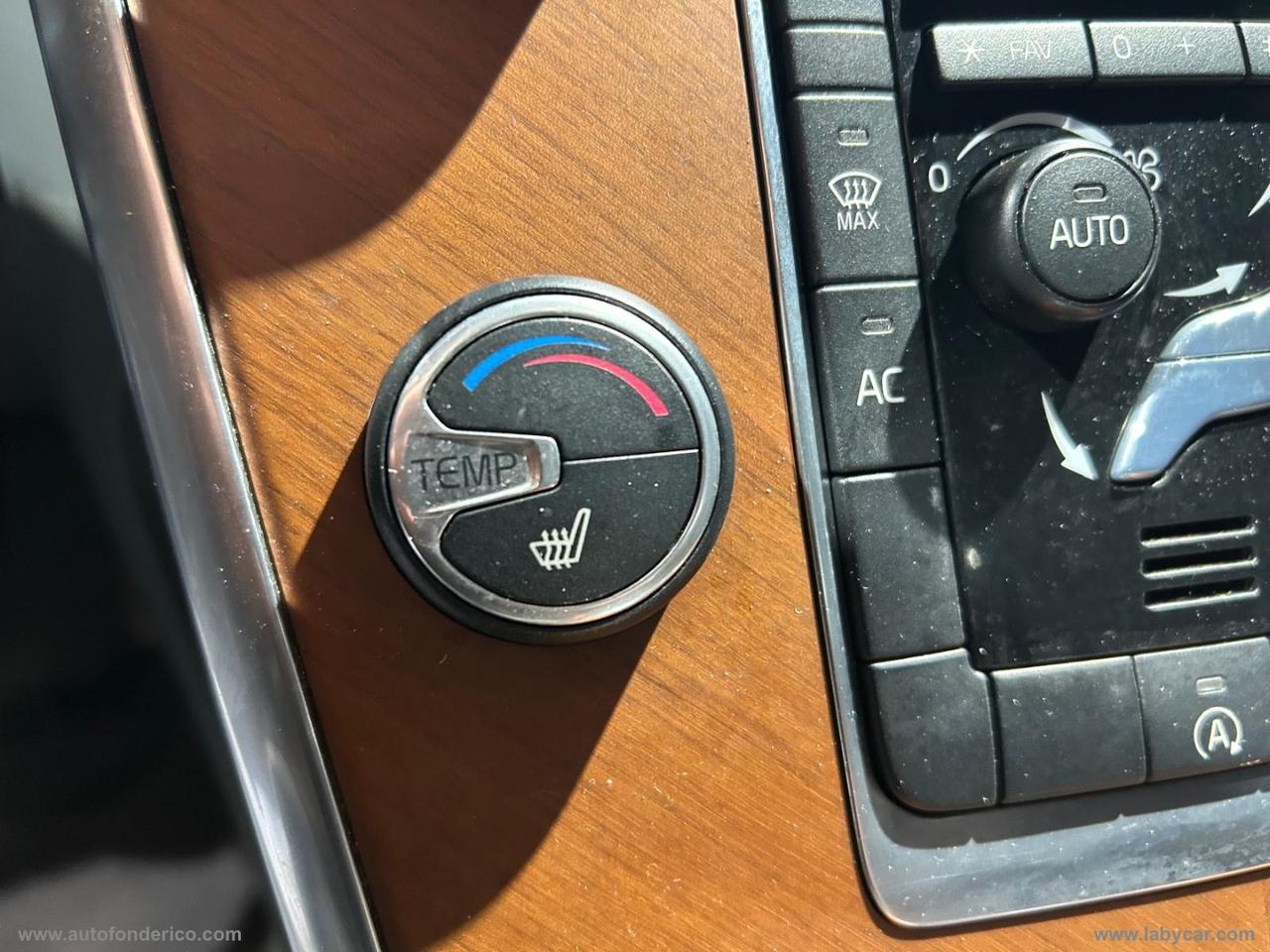 VOLVO XC60 D4 R-design Momentum