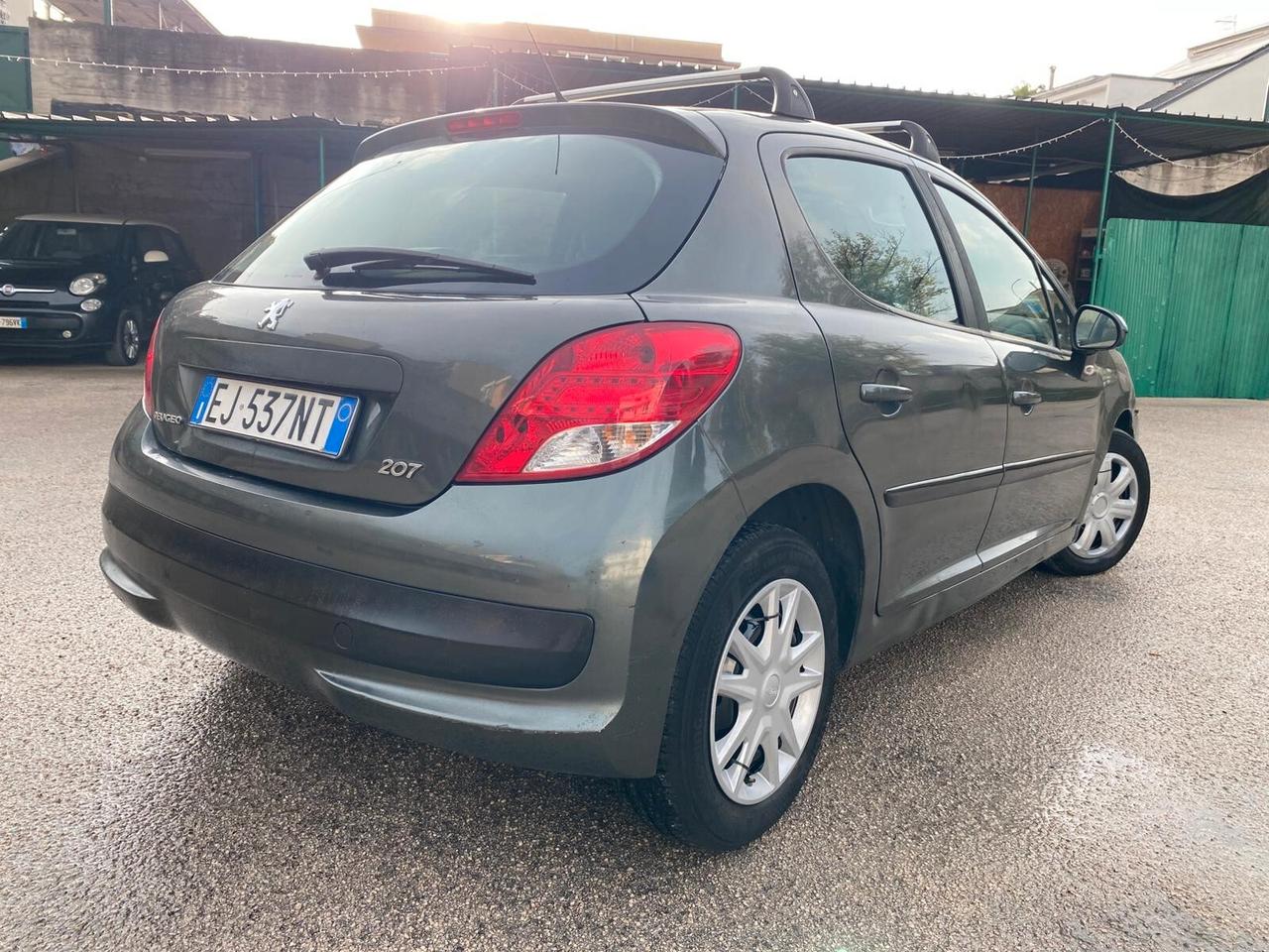 Peugeot 207 1.4 HDi 70CV 5p. Full opt economica 2011