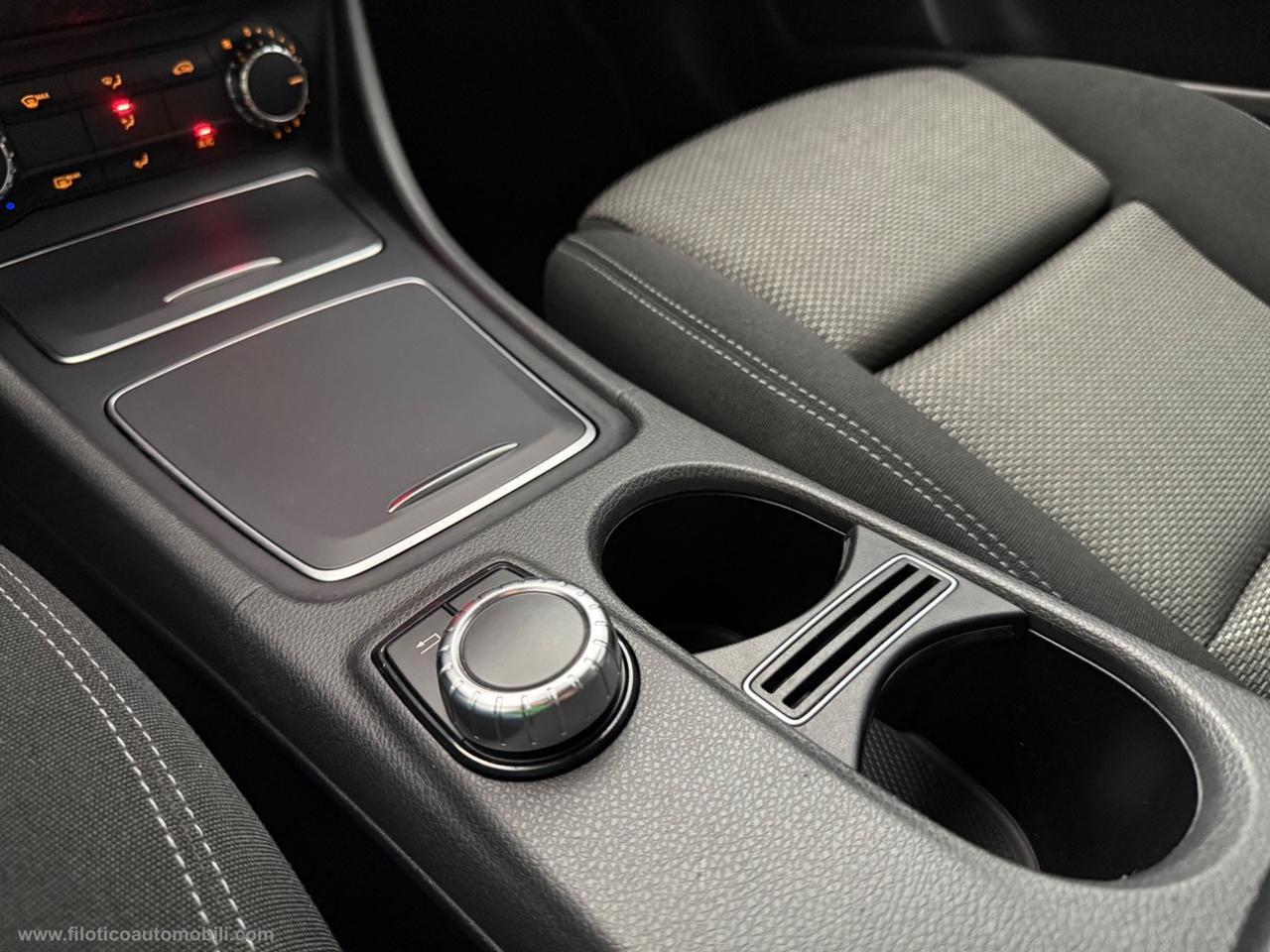 MERCEDES-BENZ GLA 180 d Automatic Business FARI LED - PACK SERIE SPECIALE