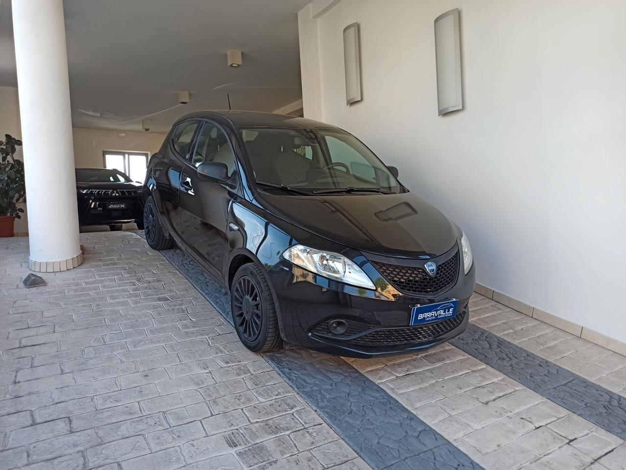 Lancia Ypsilon 1.0 FireFly 5 porte S&S Hybrid Ecochic Silver