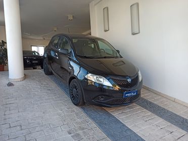 Lancia Ypsilon 1.0 FireFly 5 porte S&S Hybrid Ecochic Silver