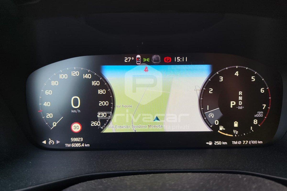 VOLVO XC40 B4 AWD Geartronic Momentum Pro