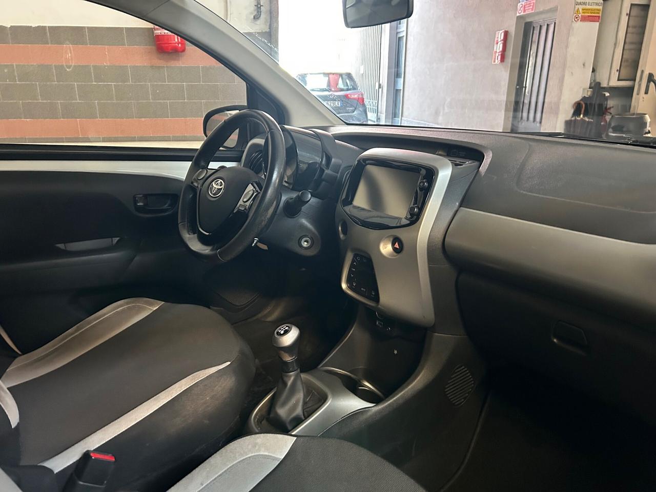 Toyota Aygo 1.0 VVT-i 69 CV 5 porte x-cool