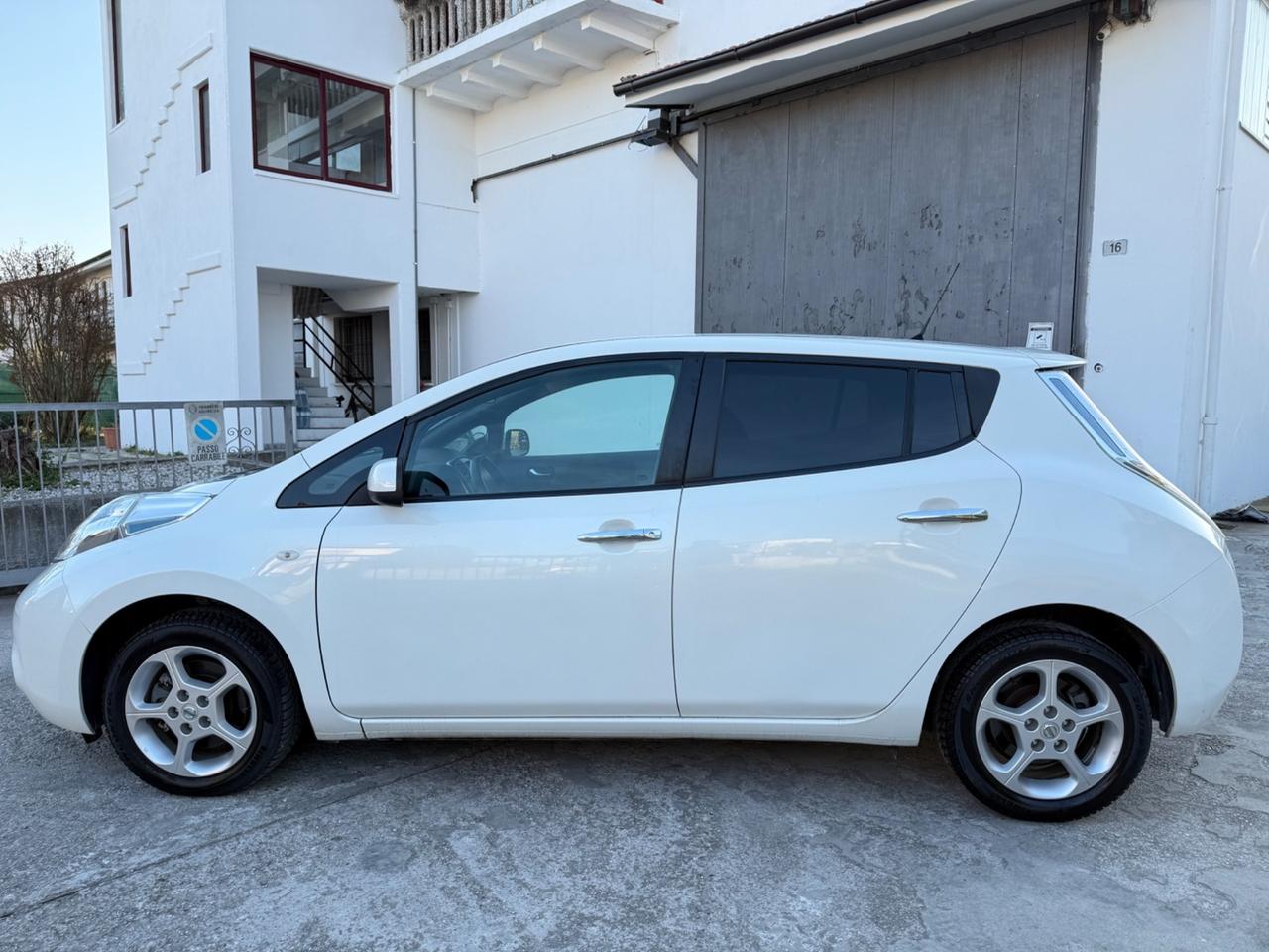 Nissan Leaf Tekna 30KWh Solar pack Spoiler 2016