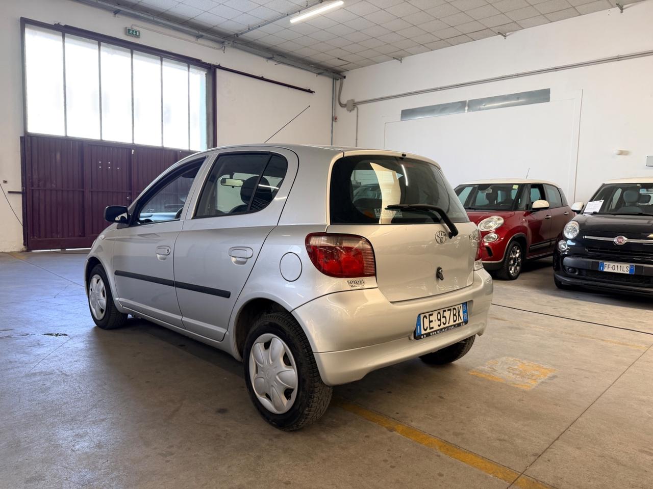 Toyota Yaris 1.0i 16V cat 5 porte Sol