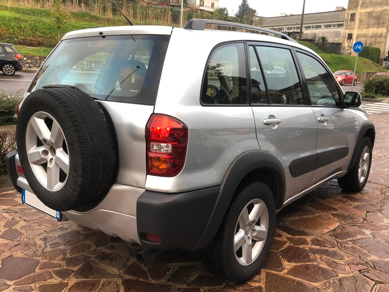 Toyota RAV 4 RAV4 2.0 16V cat 5 porte Sol