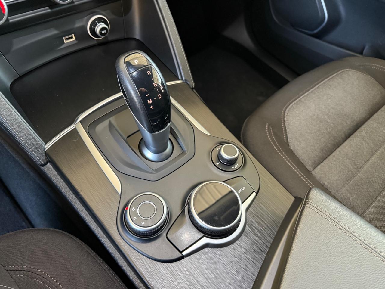 Alfa Romeo Stelvio 2.2 Turbodiesel 150 CV AT8 RWD Super