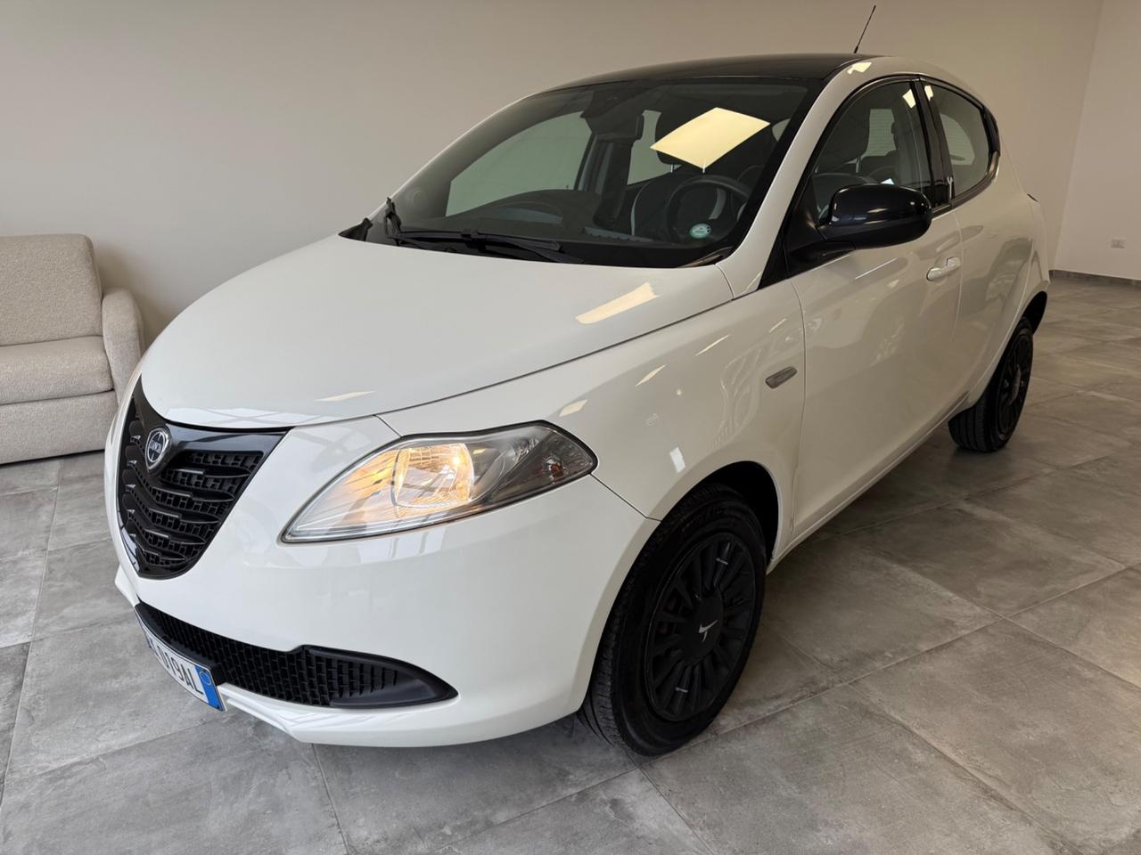 Lancia Ypsilon 0.9 TwinAir 85 CV 5 porte Metano Ecochic Gold