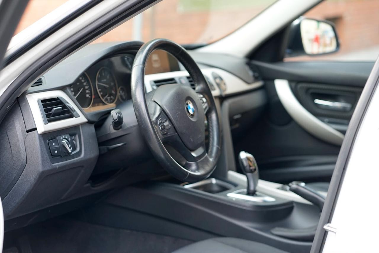 BMW 318 318d Touring Business aut.