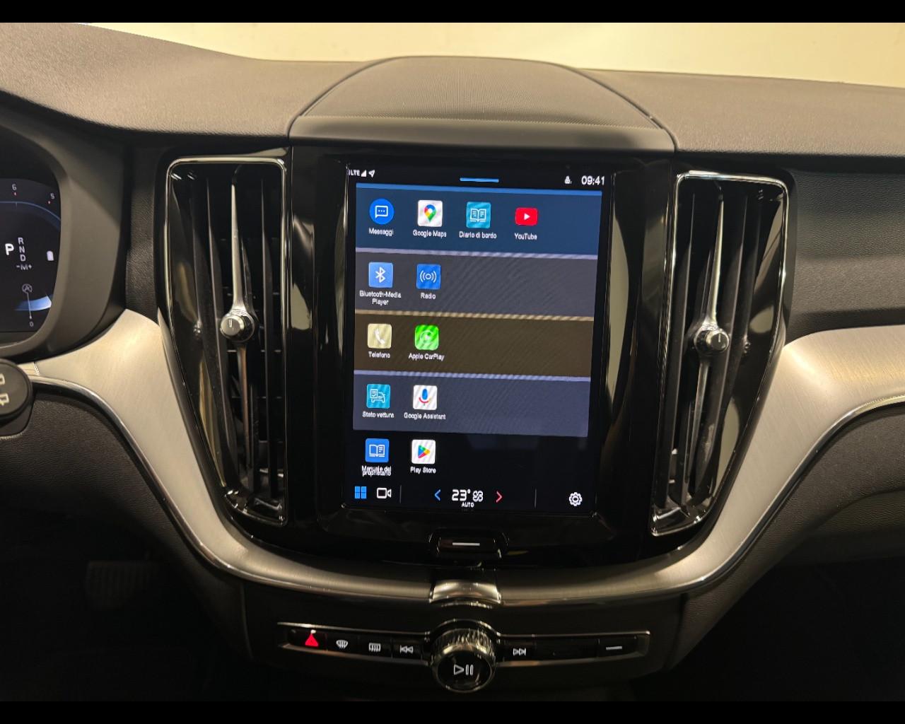 VOLVO XC60 B4 MOMENTUM PRO AUTO