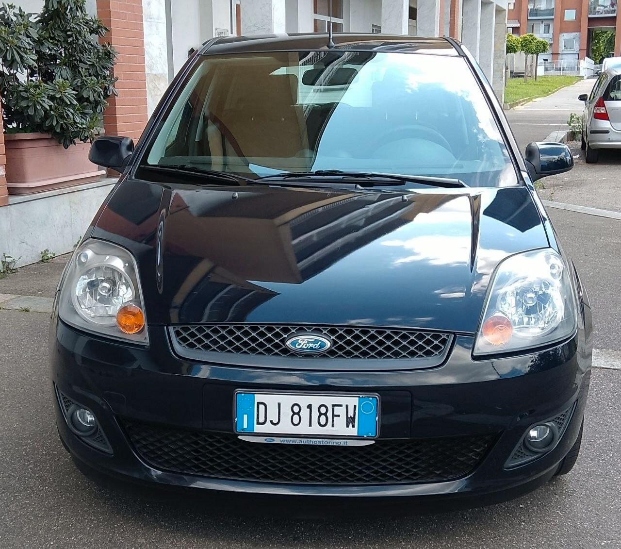 Ford Fiesta 1.2 16V 5p. Ghia KM 68000!!!