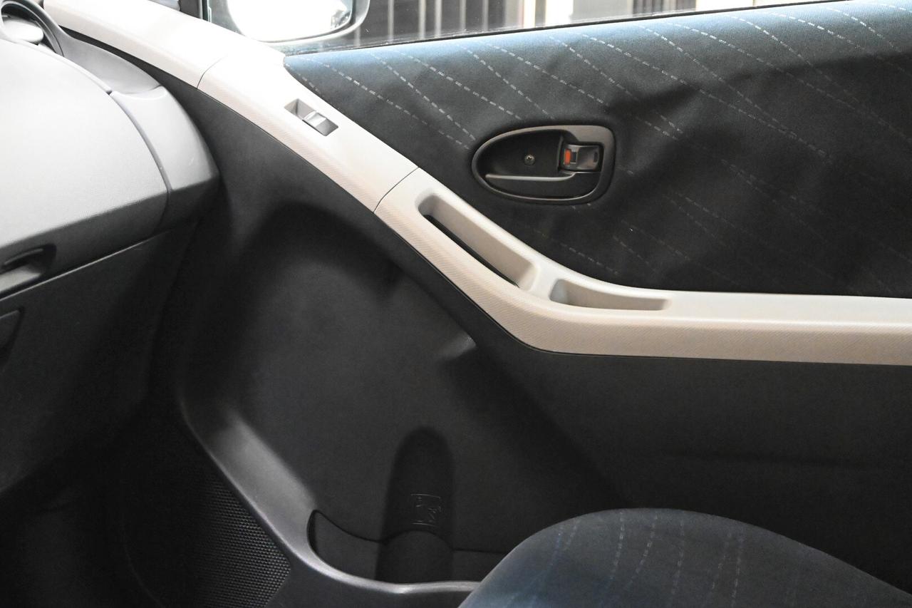 TOYOTA Yaris 2ª serie Yaris 1.0 5 porte Sol