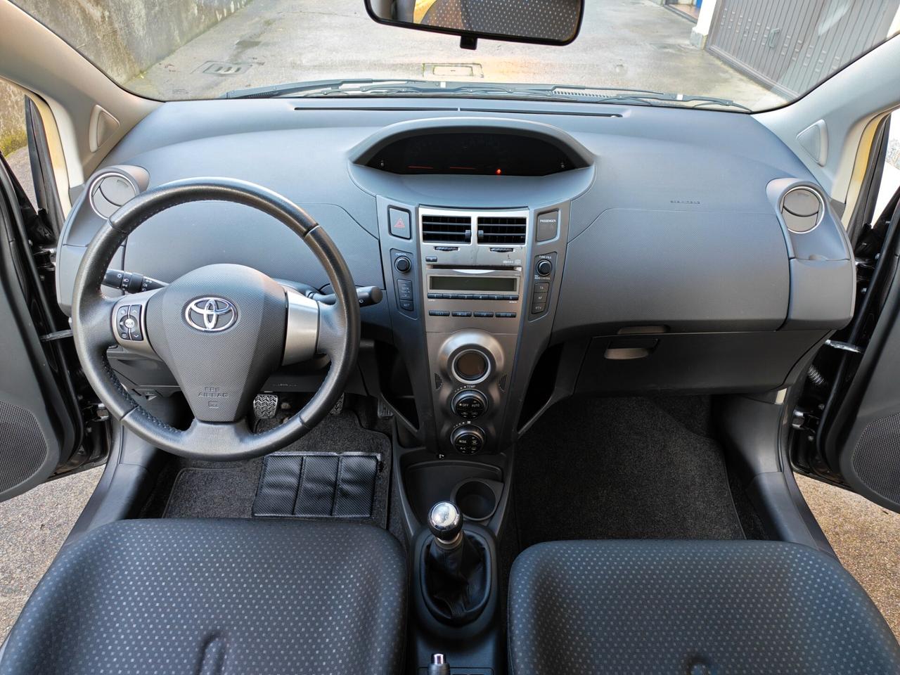 Toyota Yaris 1.0 BENZINA 70cv / 25.250km / Unipro