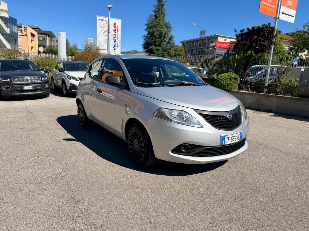 Lancia Ypsilon 1.0 FireFly 5 porte S&S Hybrid Ecochic Silver