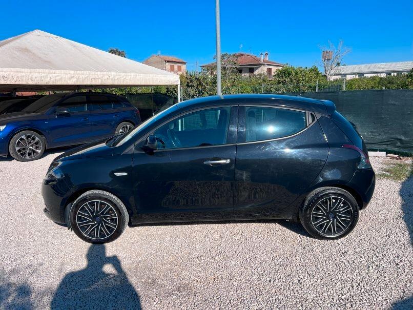 Lancia Ypsilon 1.0 FireFly 5 porte S&S Hybrid Gold
