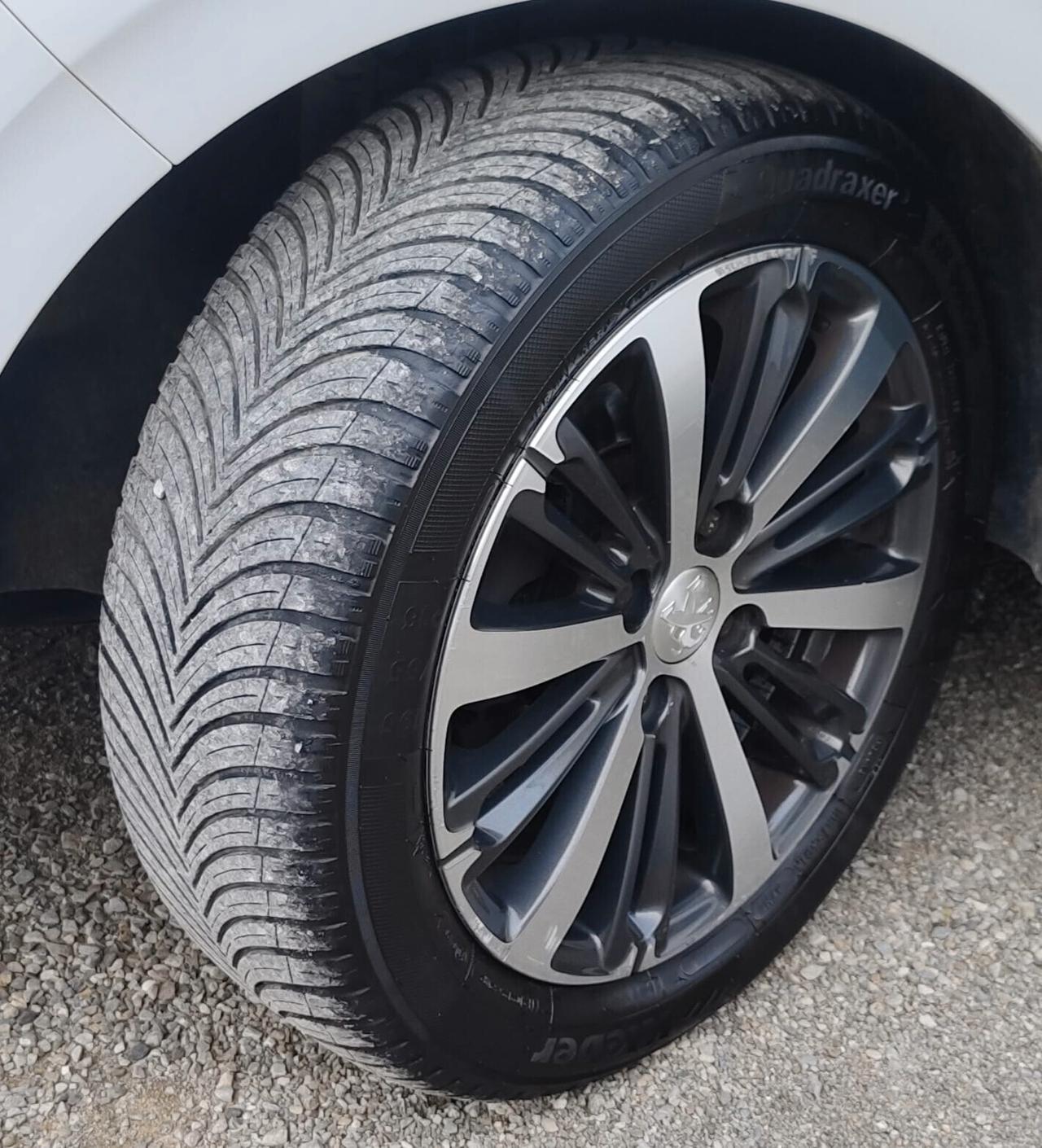 Peugeot 208 1.4 HDi 68 CV 5 porte Allure