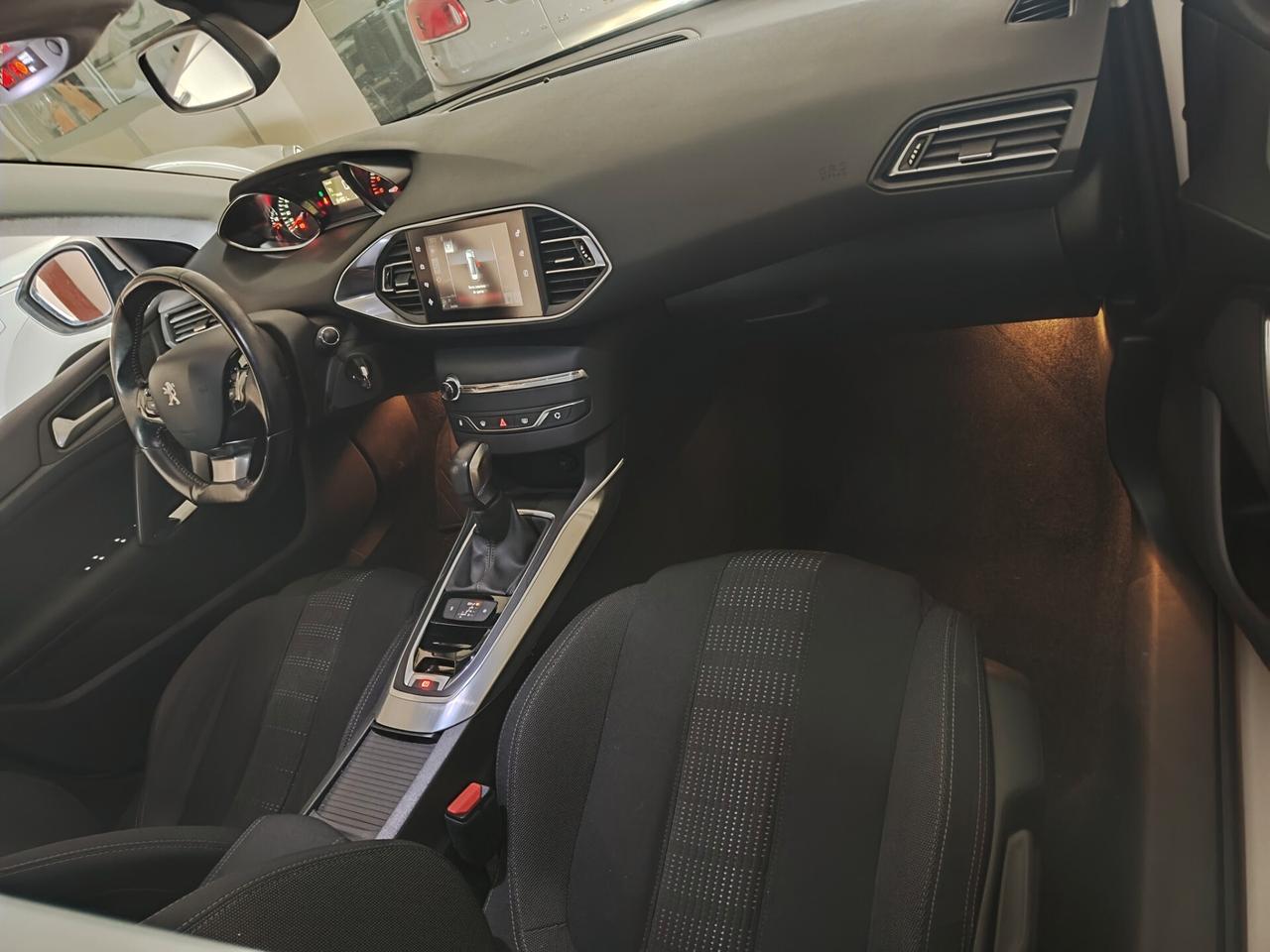 Peugeot 308 BlueHDi 120 S&S EAT6 SW Allure