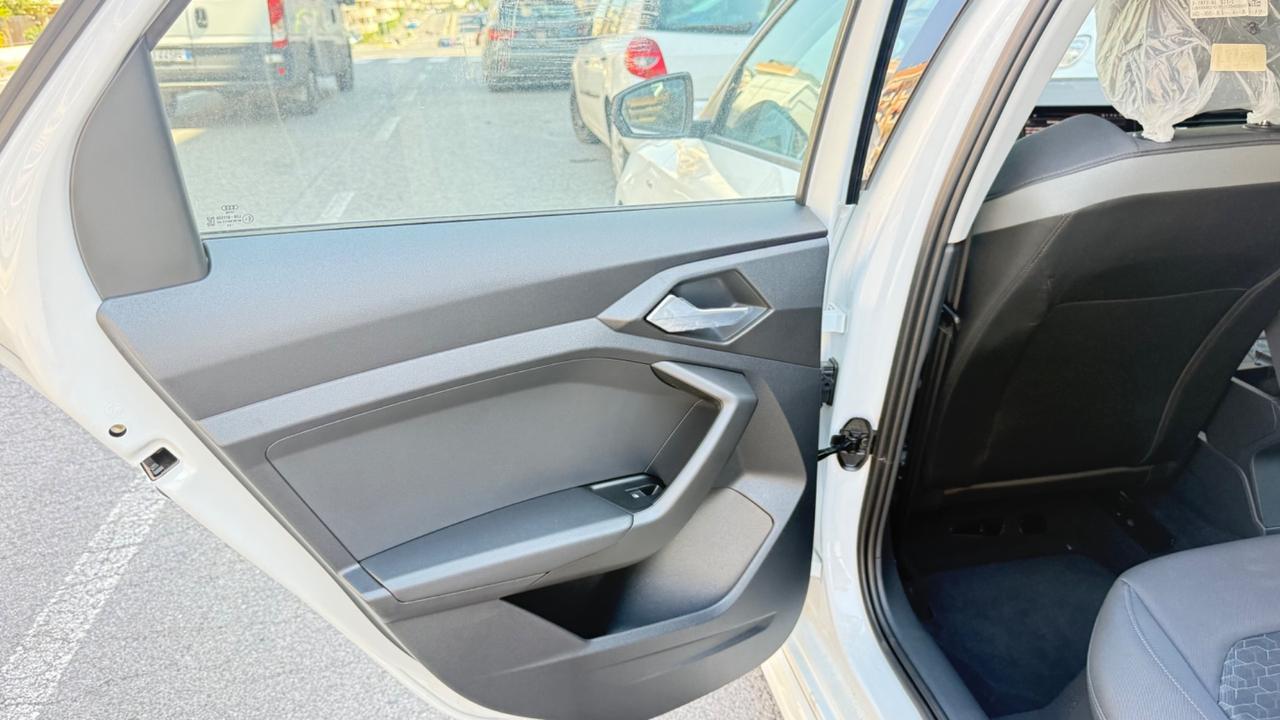 Audi A1 SPB 30 TFSI S tronic line edition LED NAVI KAMERA COCKPIT PDC BLUETOOTH CERCHI 17