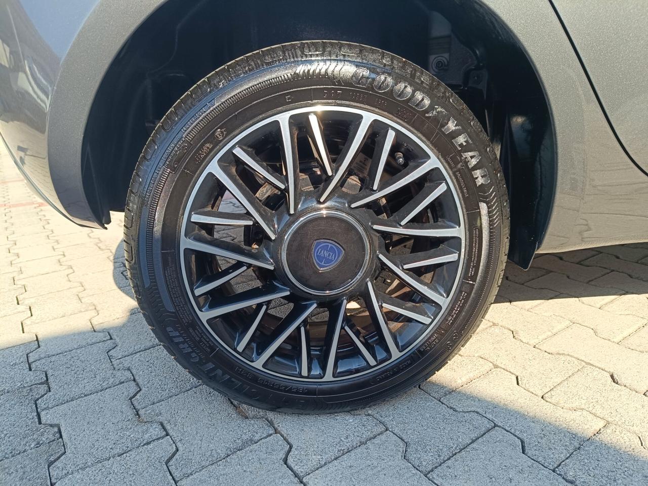 Lancia Ypsilon 1.0 FireFly 5 porte S&S Hybrid Platino