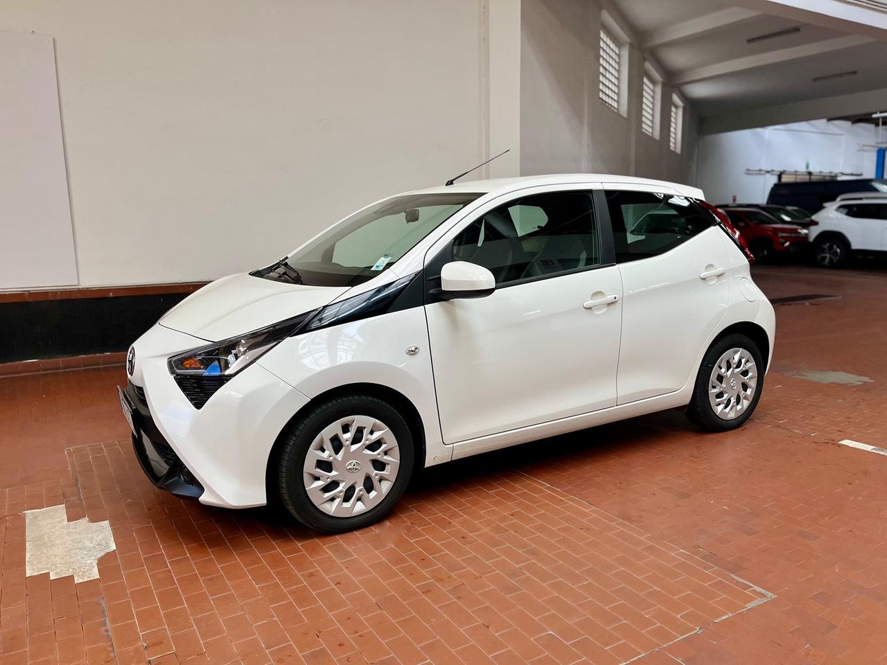 Toyota Aygo Connect 5p 1.0 x-cool 72cv