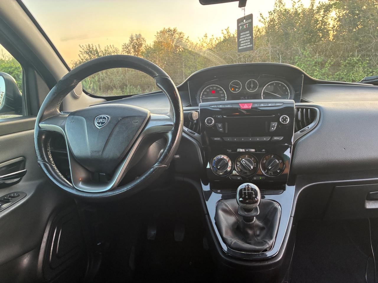 Lancia Ypsilon 1.2 69cv GPL 5p - 2012