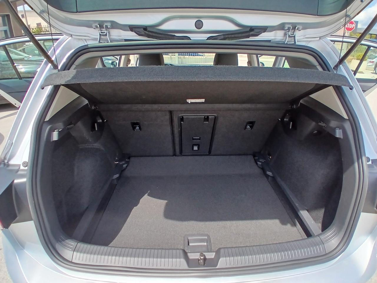 Volkswagen Golf 8 2.0 TDI 115CV 2020