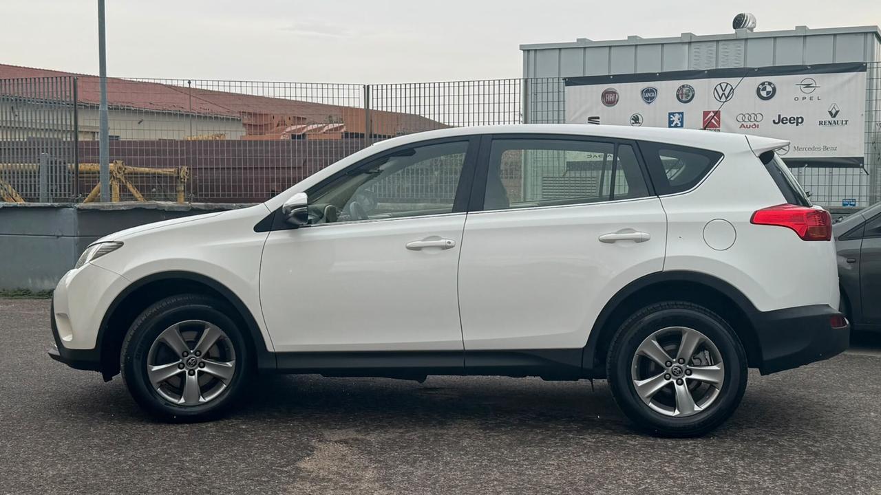 Toyota RAV 4 RAV4 2.0 D-4D 2WD Style White Ed.