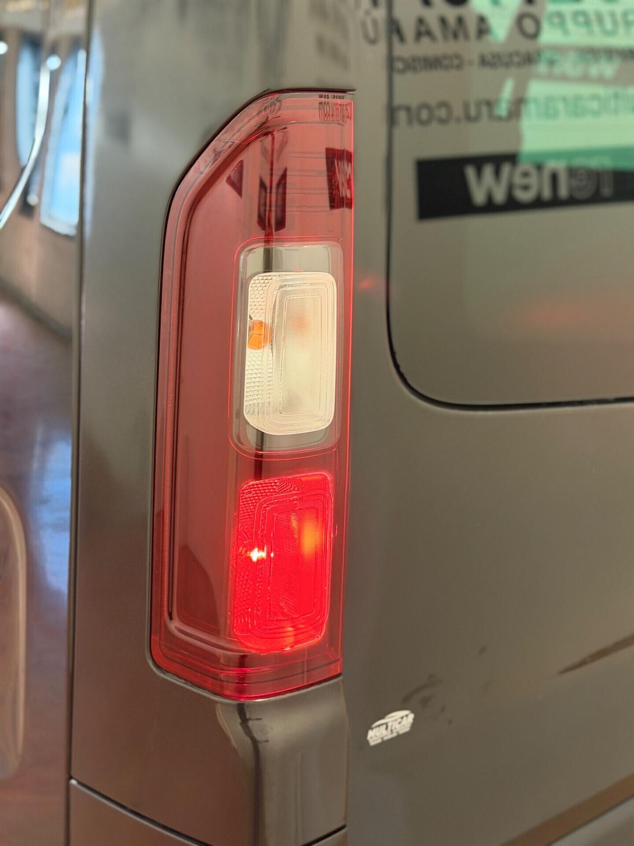 Renault Trafic passenger 9 Posti