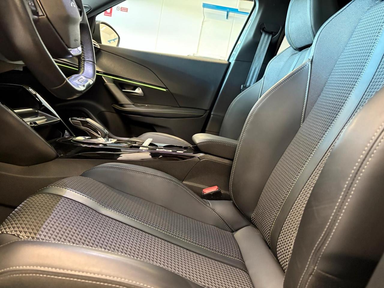 Peugeot 2008 GT PureTech 130 EAT8 SPOTICAR