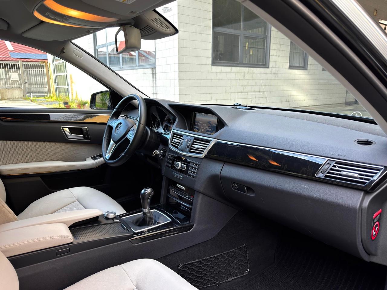 Mercedes-benz E 220 CDI BlueEFFICIENCY Avantgarde