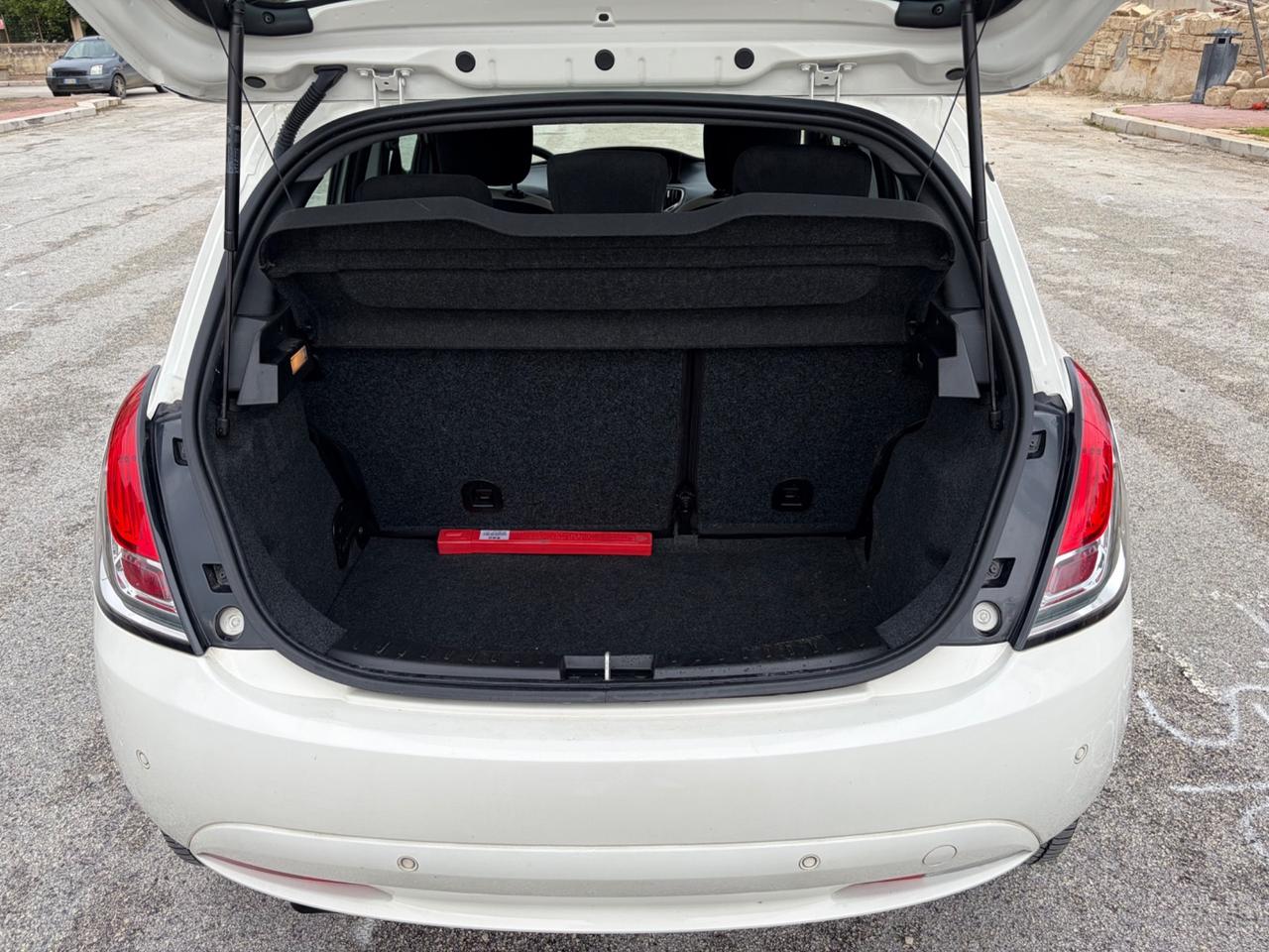 Lancia Ypsilon 1.2 69 CV 5 porte Platinum