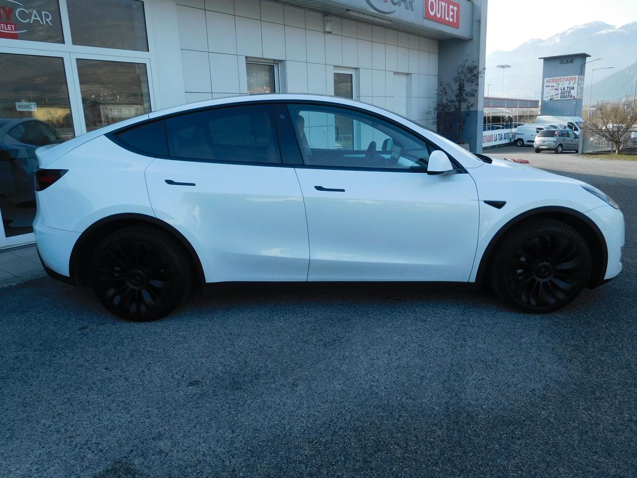 Tesla Model Y Long Range AWD - IVA ESPOSTA