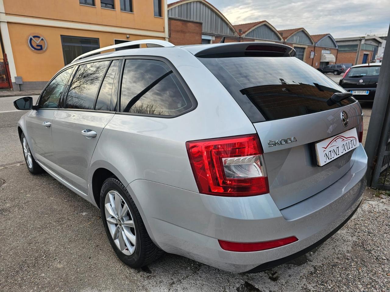 Skoda Octavia 1.6 TDI 105cv DSG Executive*Navi*Euro5*