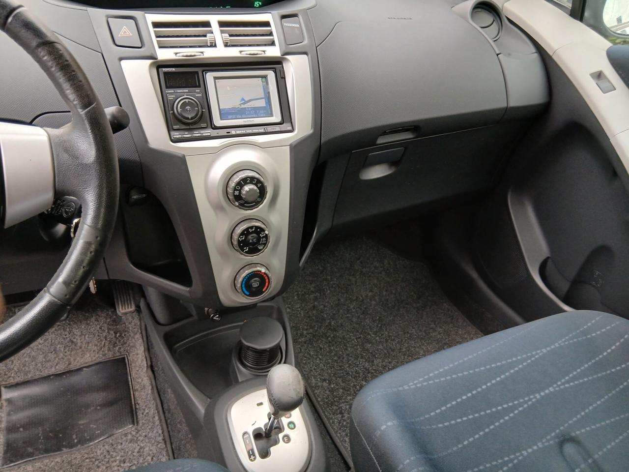 Toyota Yaris 1.3 3 porte M-MT Sol con navigatore