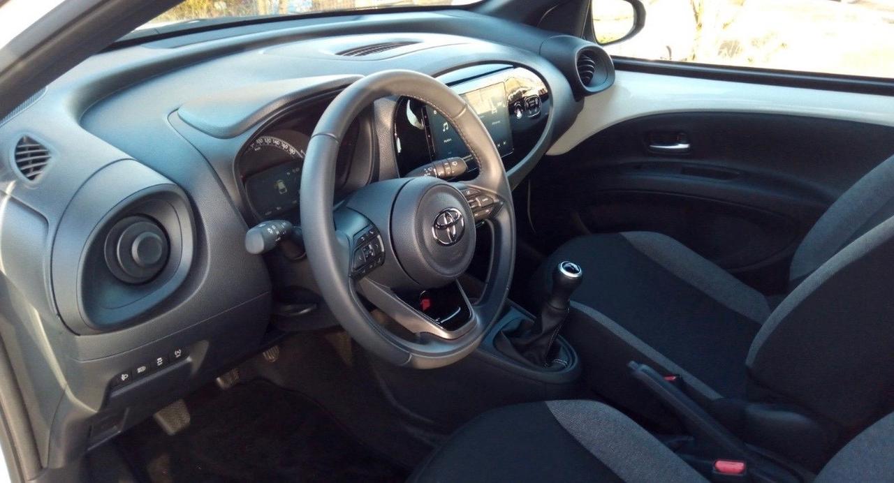 Toyota Aygo X 1.0 Active TUA A 237 € AL MESE