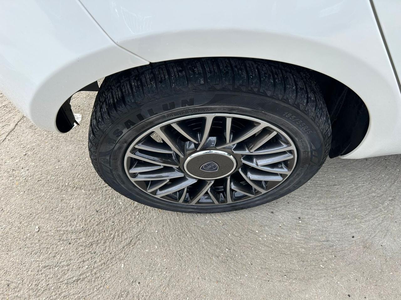 Lancia Ypsilon 1.0 FireFly 5 porte S&S Hybrid Gold