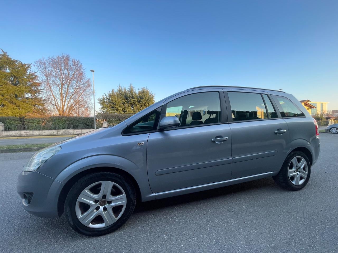 Opel Zafira 1.8 16V VVT Club