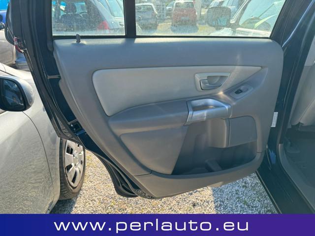 VOLVO XC90 2.4 D5 AWD 7 POSTI