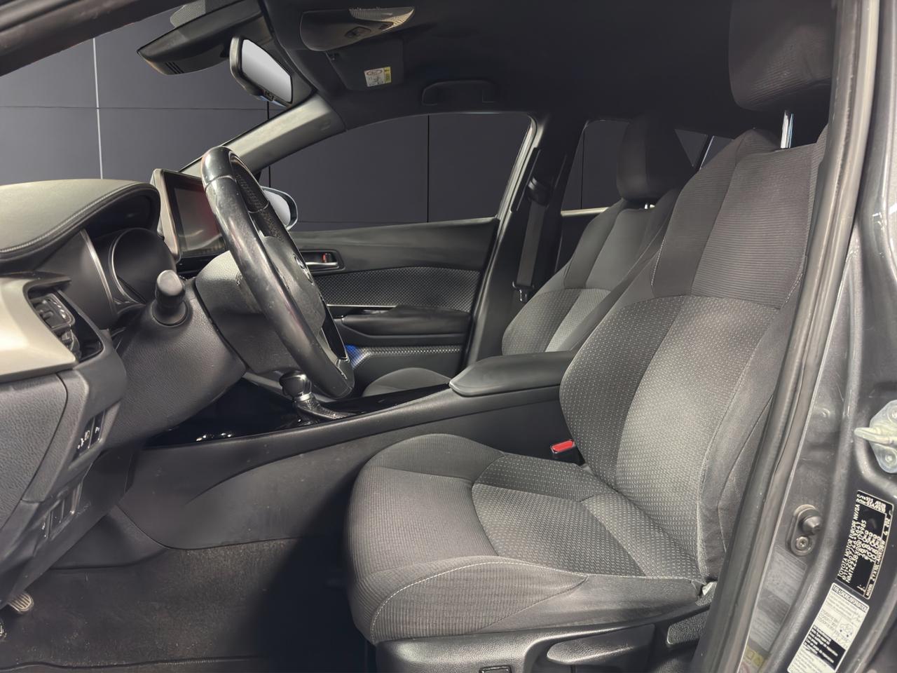 Toyota C-HR 5 Porte C-HR 1.8h Lounge 2wd e-cvt