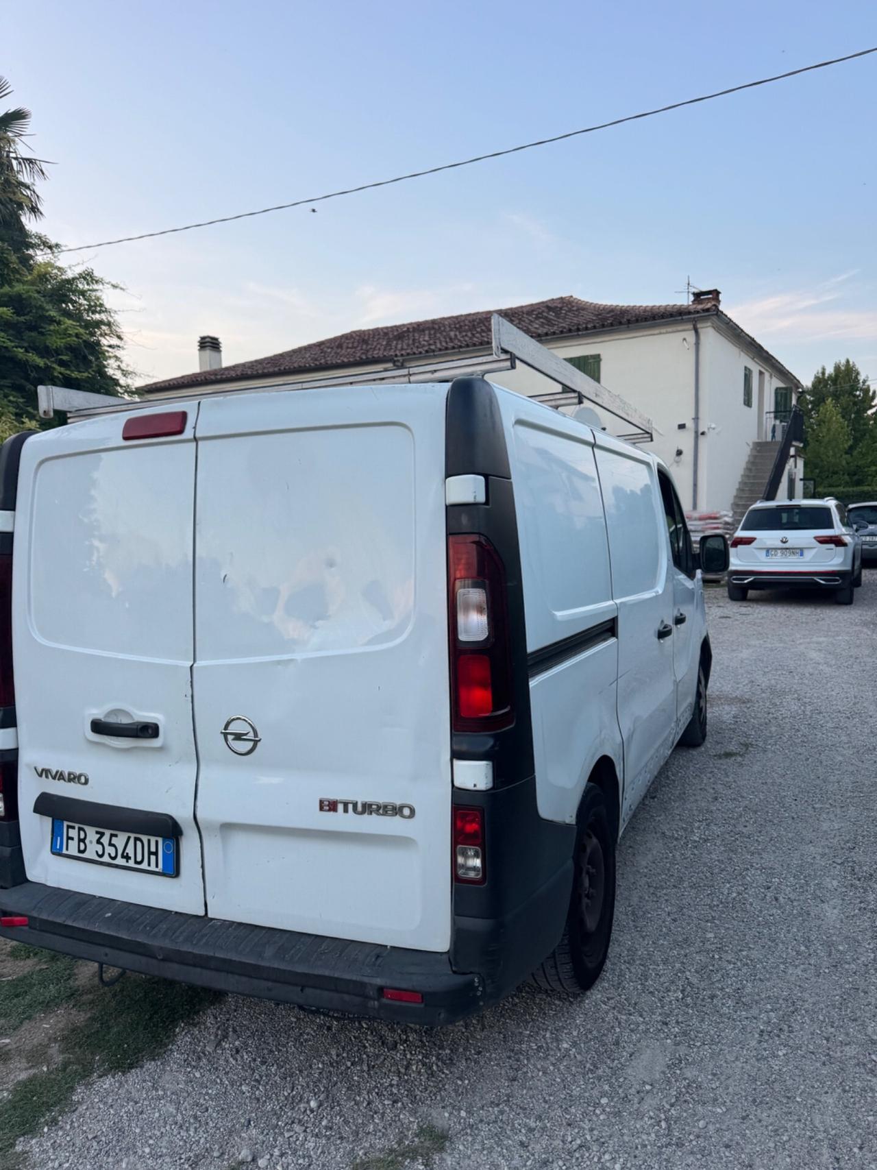 Opel Vivaro 1.6 Bi turbo 2015 motore ok frizione da fare