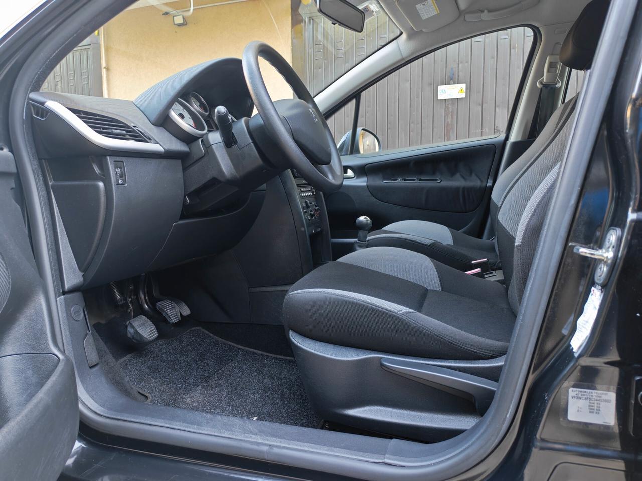 Peugeot 207 1.4 BENZINA 95cv / 43.000km / Unipro