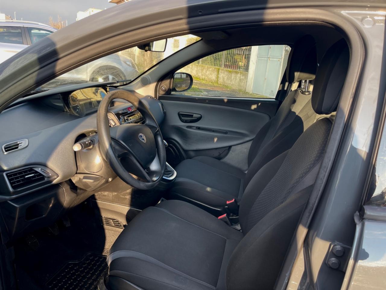 Lancia Ypsilon 1.2 69 CV 5 porte Platinum per Neopatentati 2016