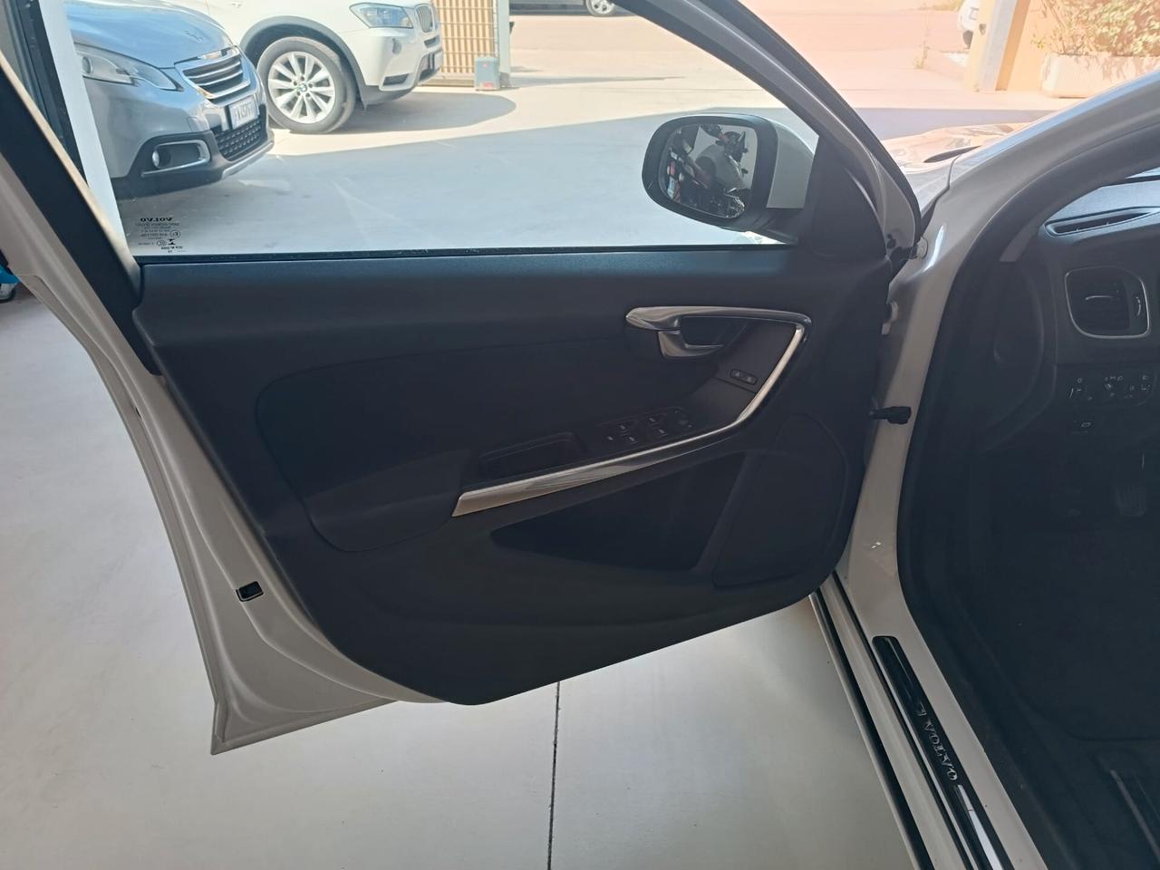 Volvo V60 D2 1.6 Summum