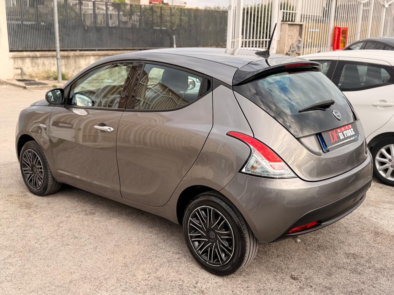 Lancia Ypsilon 1.0 Hybrid Gold CAR PLAY