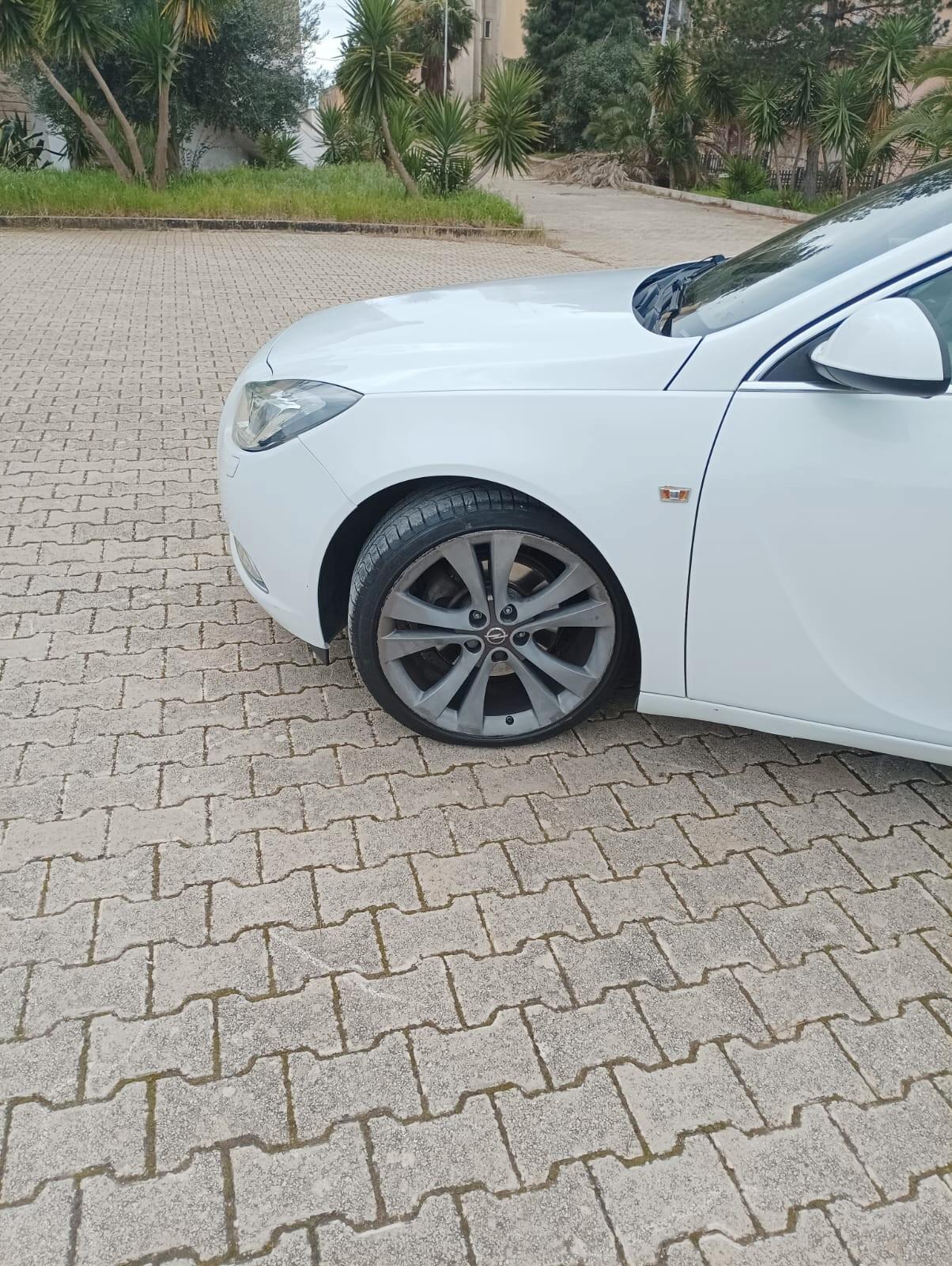 Opel Insignia 2.0 CDTì 160 cv sport tuarer cosmo